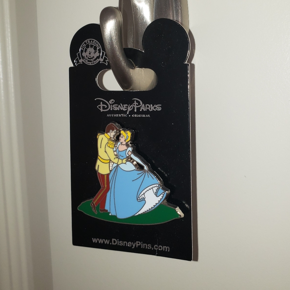 DISNEY PIN
